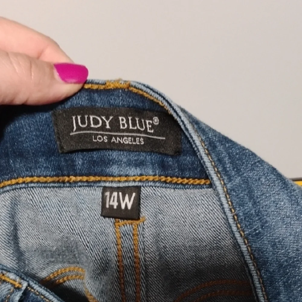 Judy Blue Distressed Boyfriend Jeans in Classic Blue - Picture 2 of 6